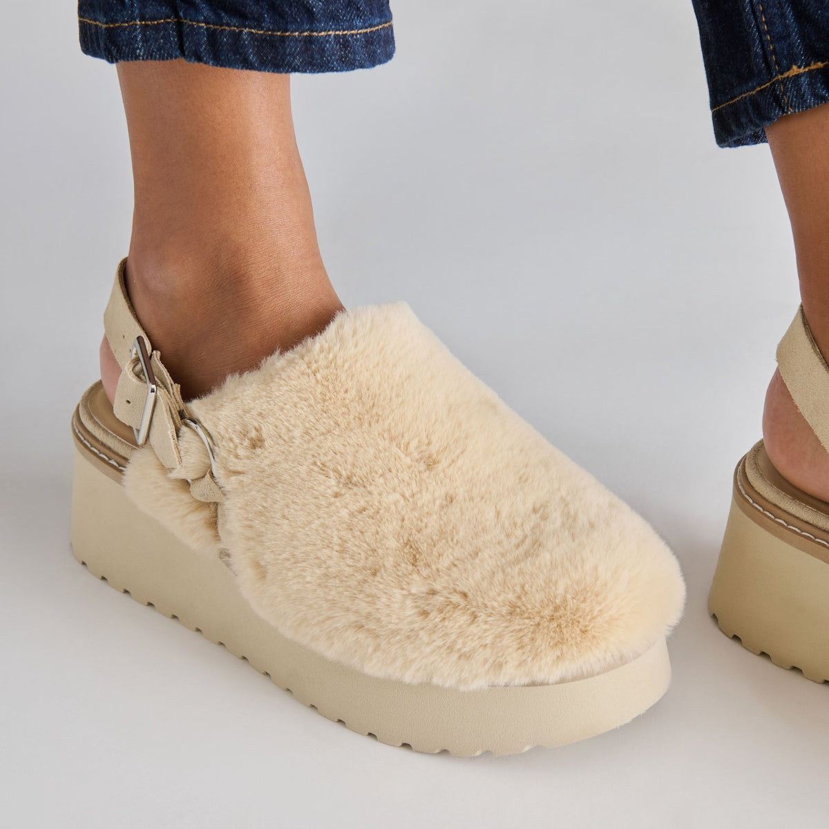 Lansy Natural Plush Flats | Dolce Vita