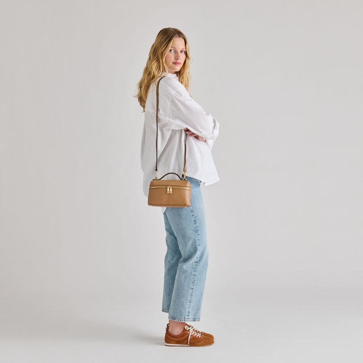Leony Tan Leather Crossbody | Dolce Vita