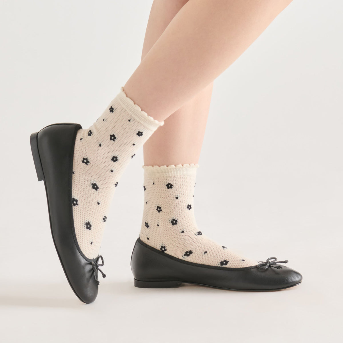 Flower Mesh White Black Anklet Socks | Dolce Vita